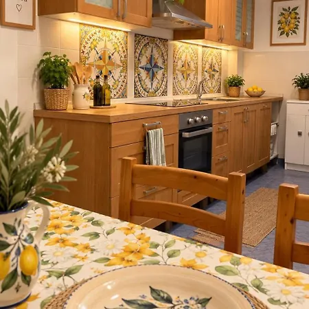 Casa Del Conte * Майори